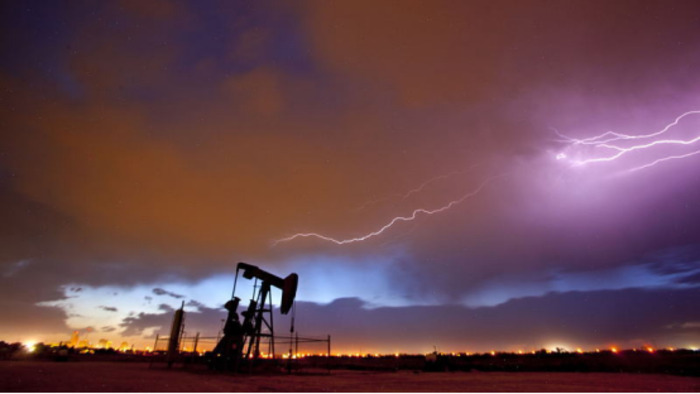 Significant economic pressure, oil prices continue to decline