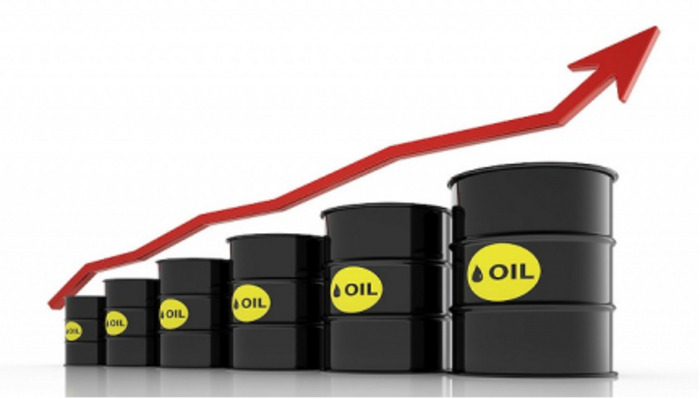 Tekanan ekonomi yang signifikan, harga minyak terus menurun